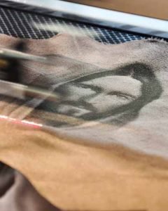 Fotografia grabado en tela con laser co2