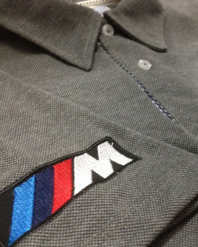 Bordado para dotacion y uniformes en manga de camiseta