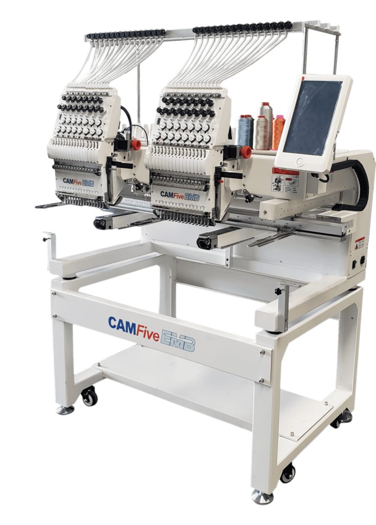 Bordadora tubular CAMFive de 2 cabezas con panel digital, ideal para bordado en camisetas, gorras y prendas tubulares.