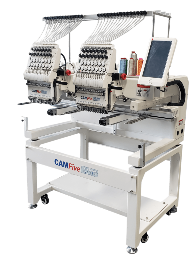Bordadora tubular CAMFive de 2 cabezas con panel digital, ideal para bordado en camisetas, gorras y prendas tubulares.
