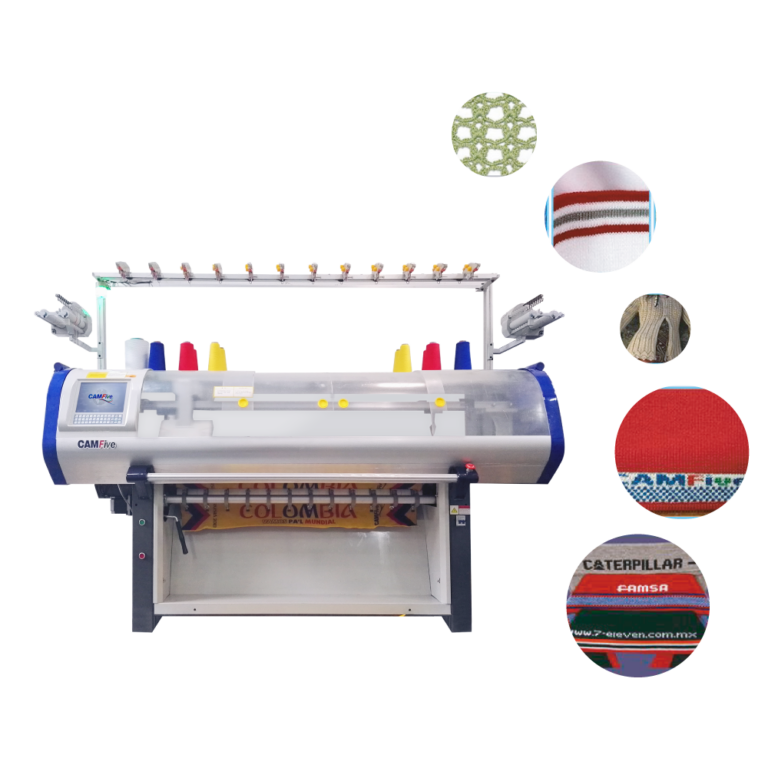 Tejedora CAMFive de 1 sistema trabajando en la producción de prendas tejidas personalizadas.